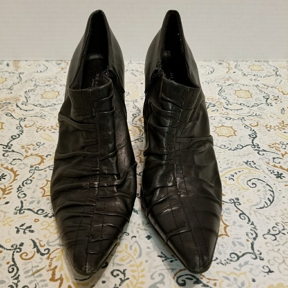 KENNETH COLE GENUINE LEATHER BOOTIES - Picture 2 of 6